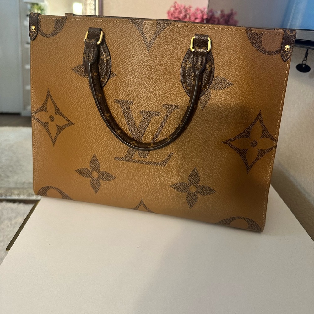 Louis Vuitton On the Go MM Brown Monogram Tote with Gold Hardware